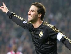 开云下载-皮克的闪电突袭，那不勒斯与美国友谊赛的早早终结