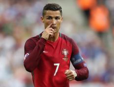 开云体育官方网站-弑神之夜，拉文37分终结勇士神话，撕裂之城的血色黎明