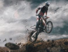 开云体育官方网站-在草地的刀刃与红土的流沙间，梅德韦杰夫的双面战袍