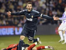 开云体育平台APP-安赛龙冰火两重天，羽球燃爆汉江岸，绿茵绝杀柏林墙