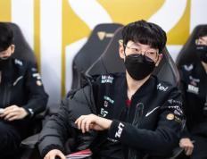 开云体育APP下载-DFM轻取DK，Tarzan完成史诗逆转峡谷大战四强赛，锁定晋级资格的简单介绍