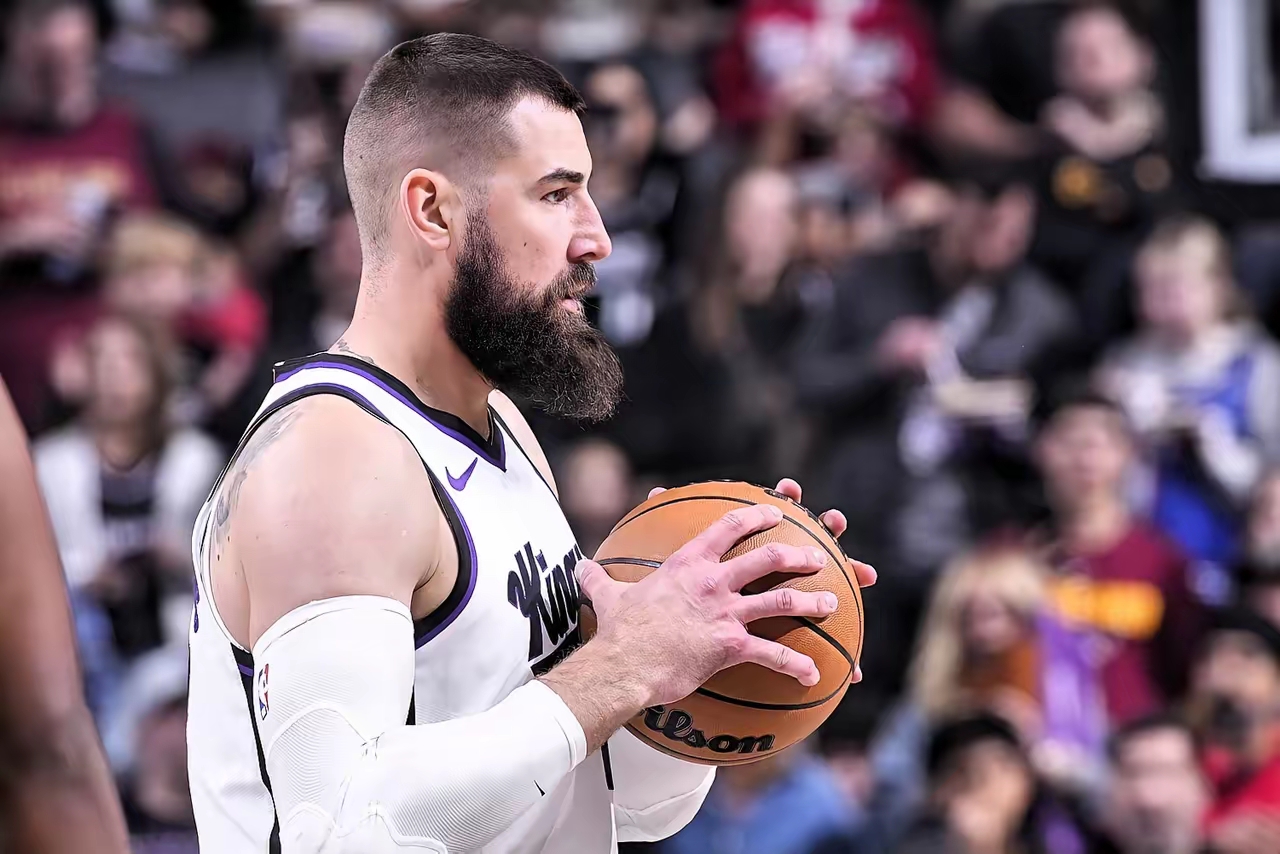 开云体育在线-灰熊中锋瓦兰丘纳斯遭遇脚伤，或将休战数周