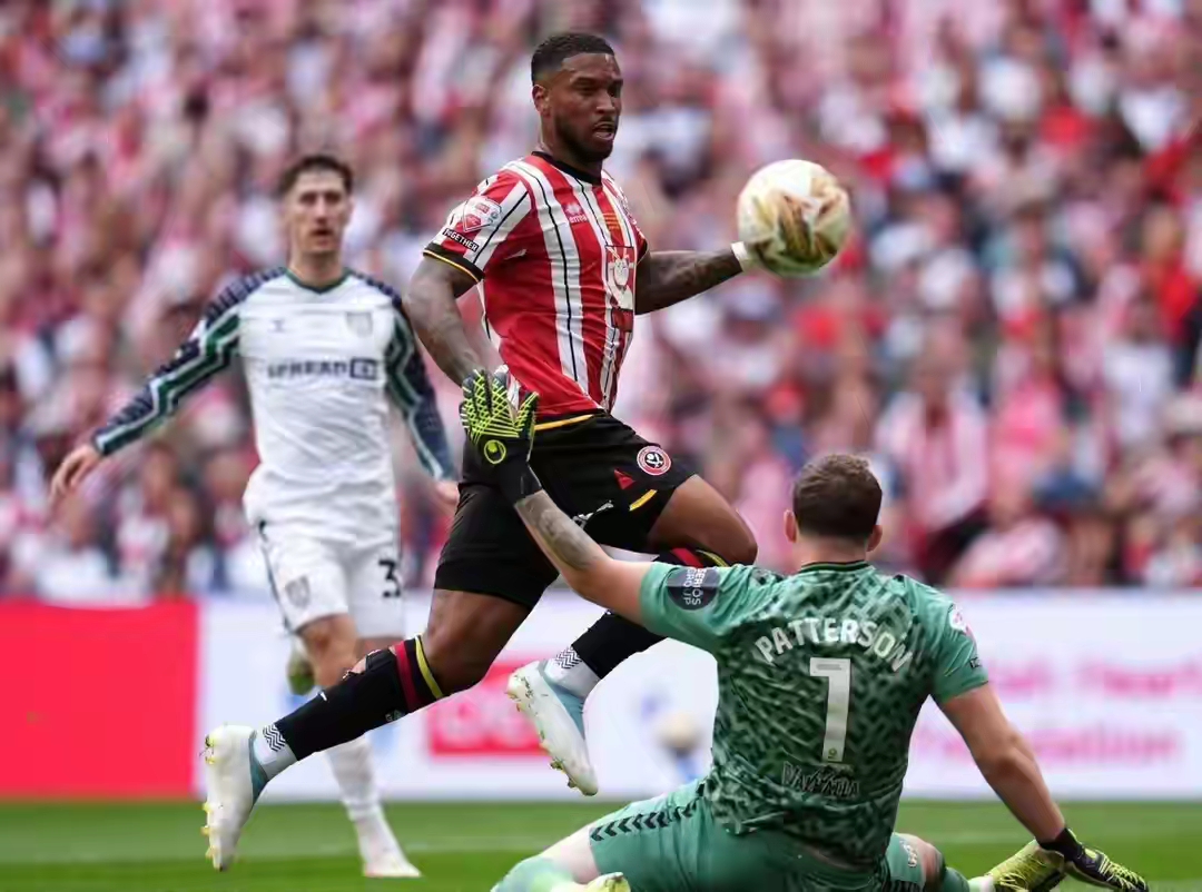 开云体育官网-谢菲联防守稳固获胜,英超保级形势日渐明朗