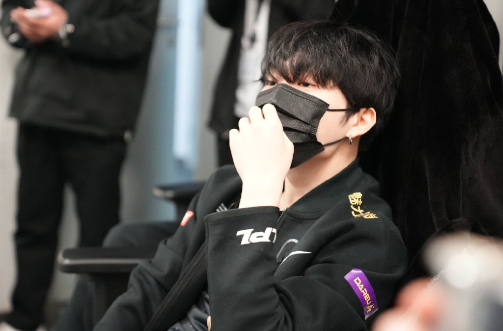 开云体育-EDG力克FNC,Oner操刀奇招英雄翻盘宿命之战淘汰赛,技惊四座