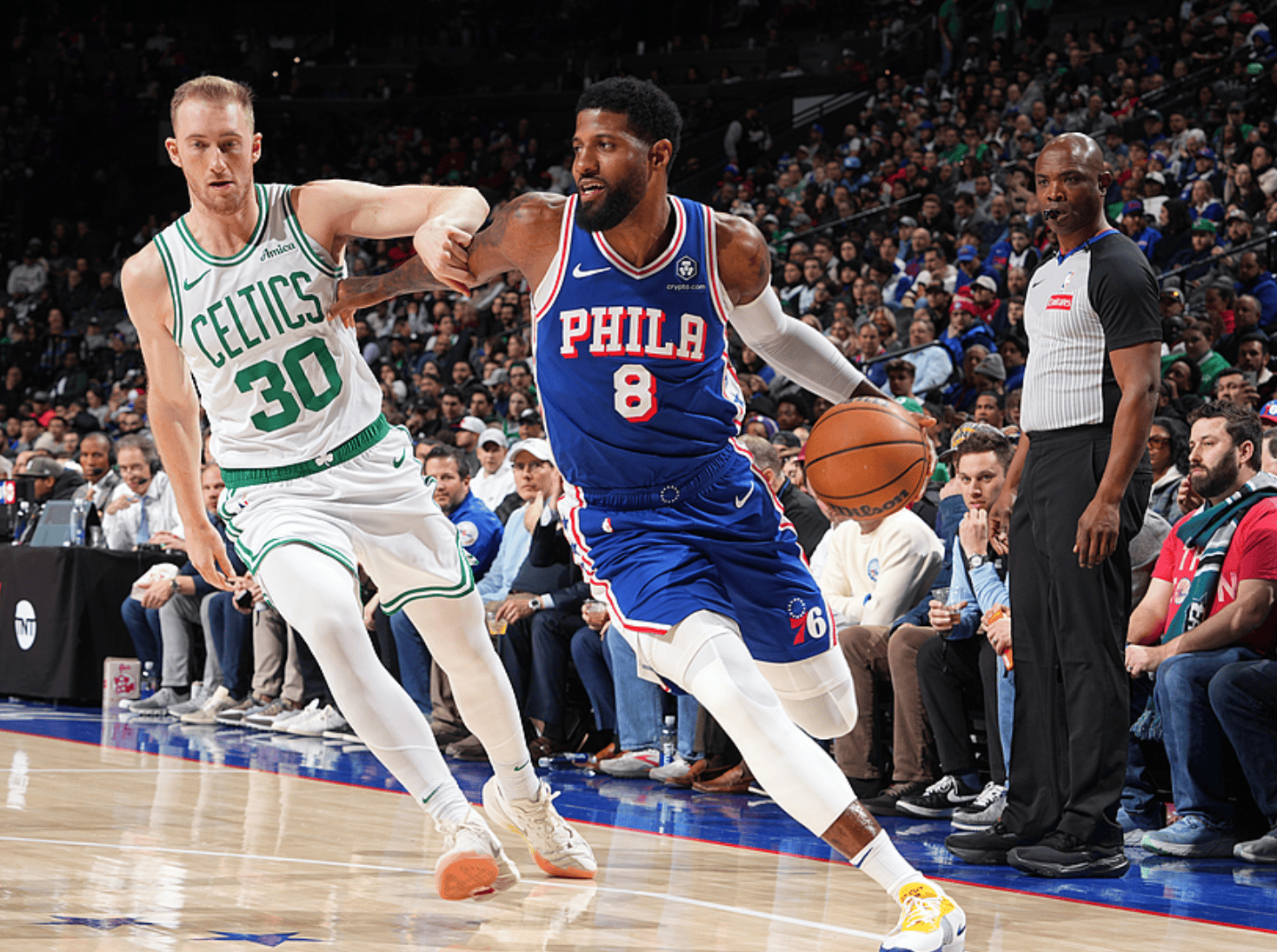 开云APP-76人逆转凯尔特人，赢得系列赛首胜