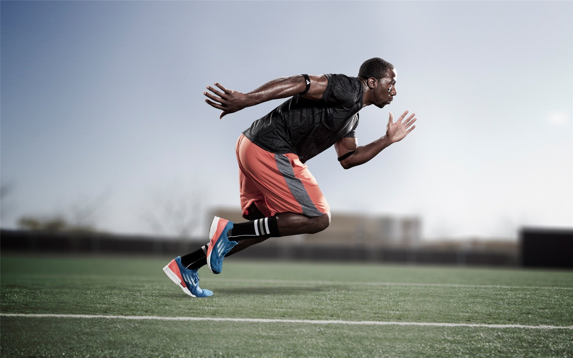 开云APP-夜已深，谁是圣西罗唯一的主角？莱奥，他的骨骼由星光和草屑铸成