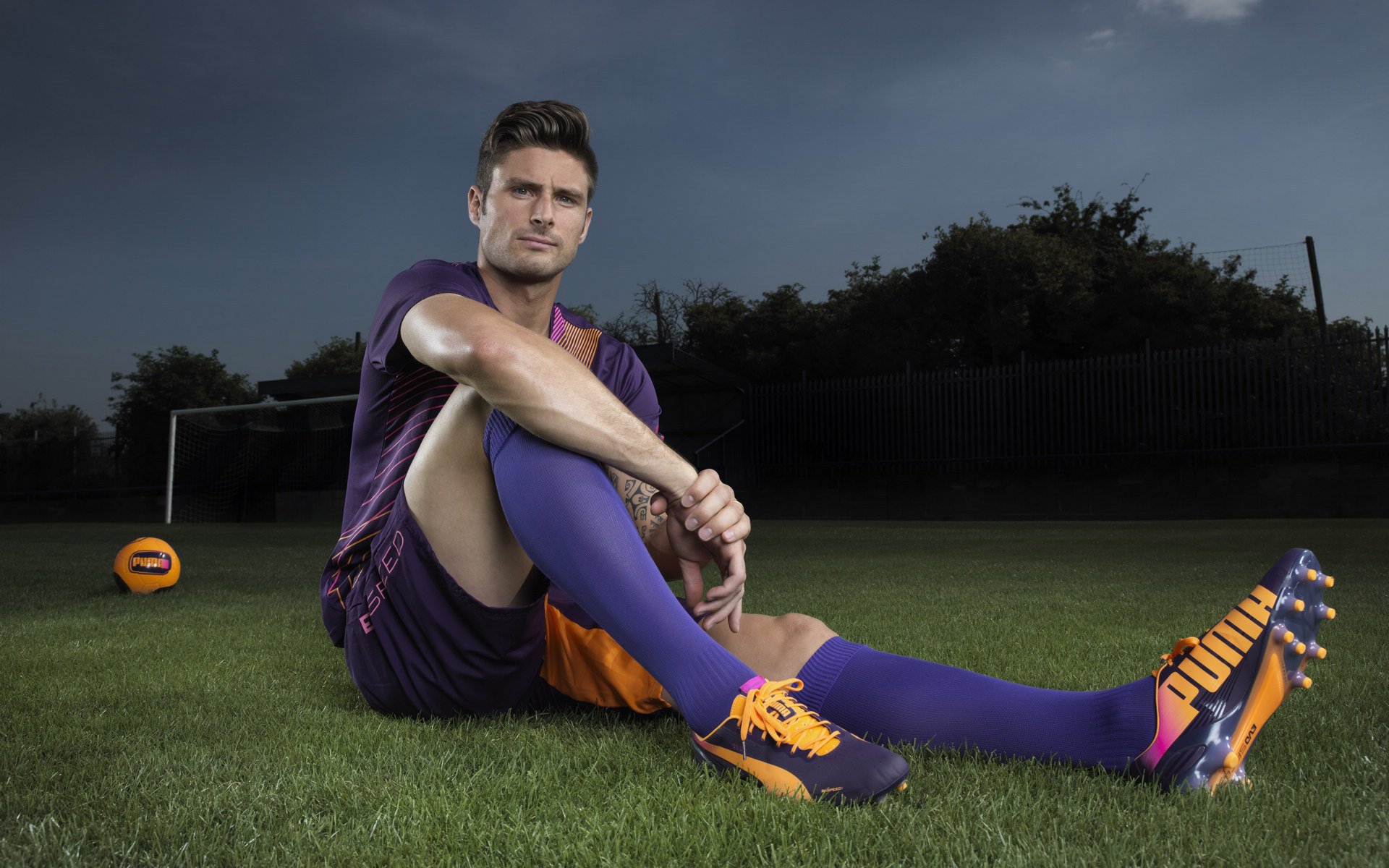 开云下载-从冷眼到加冕，福克斯在季后赛之夜完成唯一的证明